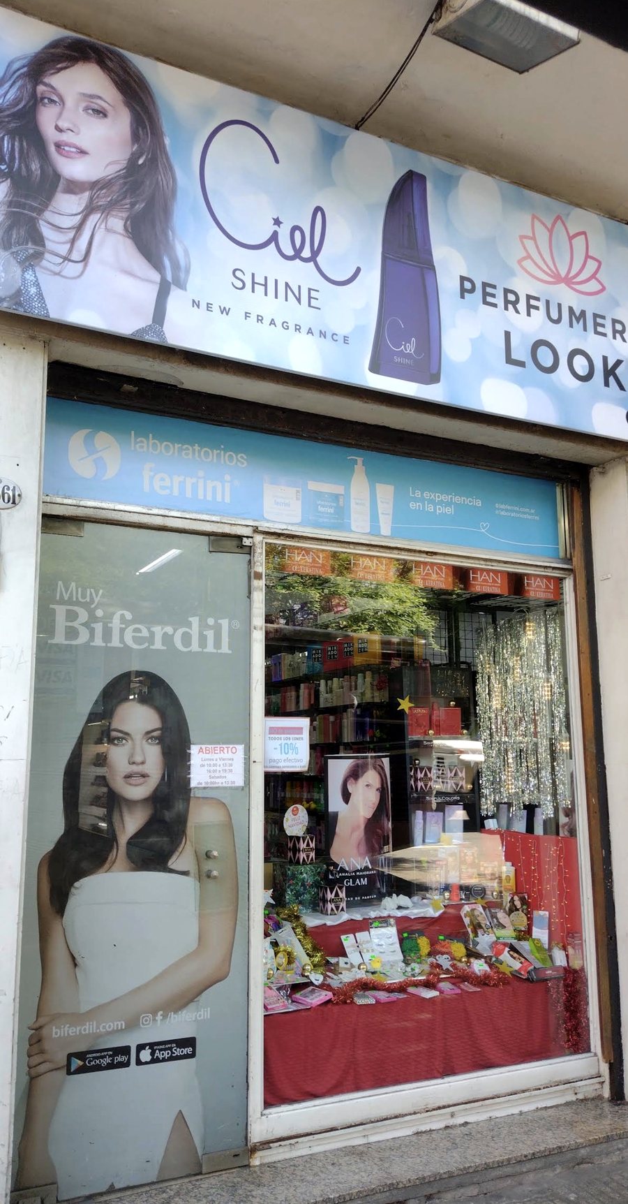 Fachada de Perfumería Look en Av. Rivadavia 9561, Villa Luro